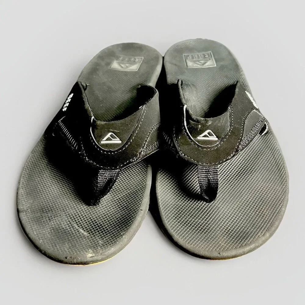 Reef Fanning Sandal Men’s 9 Charcoal Black With Bottle Opener‎